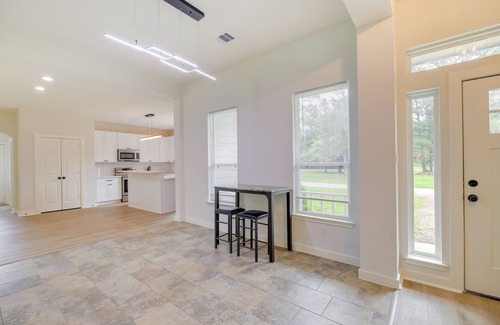 Hull House | Airy Dayton Vacation Home w/Deck + Private Yard!