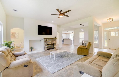Hull House | Airy Dayton Vacation Home with Deck and Private Yard!