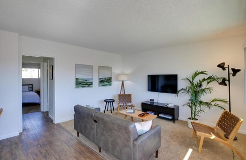 Zaferia Apartment | Airy Long Beach Condo Rental 2 Mi to Ocean!