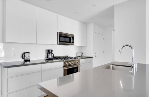 Sharon Heights Apartment | Airy Menlo Park 1BR w/Pool, W/D, Gym, near 82, 101 & 280, by Blueground