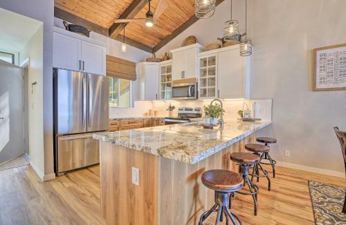 Kahaluu Bay Apartment | Airy Oceanfront Kailua-Kona Gem with Community Pool