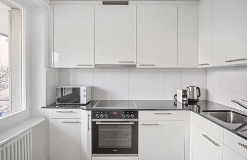 Oerlikon Apartment | Airy Oerlikon 3.5 Room w/Parking, 1min to Train Station, by Blueground