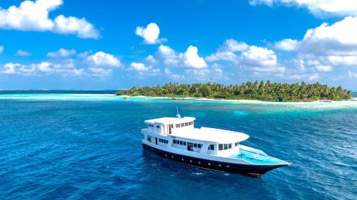Hulhumale Boat Rental | Aisha Safari