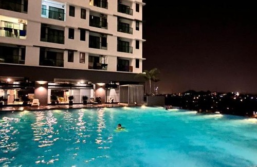 Kajang Apartment | AISYAH HOMESTAY@ VISTA BANGI. A Lovely one studio service apartment with pool