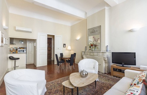 Couronne Urbaine Apartment | Aix center, beautiful air-conditioned apartment near Cours Mirabeau