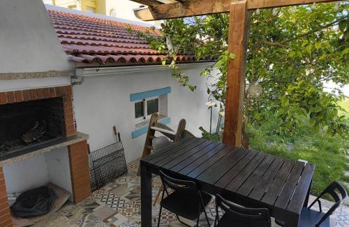 Pica Galo House | Akistay Guest House - Caparica