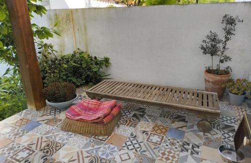 Pica Galo House | Akistay Guest House - Caparica