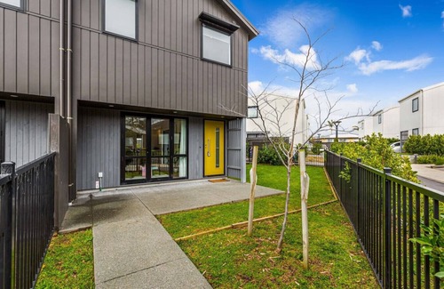 Mangere House | AKL A/Port 6 km, free car park, spacious & Bright