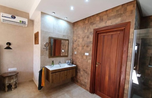 Hiboun House | AktivAparthotel Laourient with Restaurant, and possibility for half board