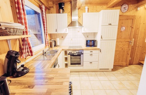 Sankt Georgen am Kreischberg Ski Chalet | Alpine house with a unique barrel sauna