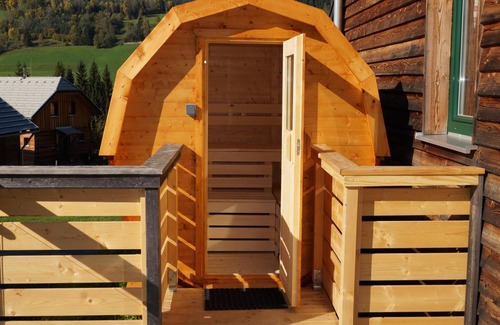 Sankt Georgen am Kreischberg Ski Chalet | Alpine house with a unique barrel sauna