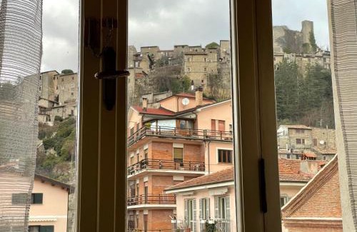 Carsoli House | AL CAMPANILE centro storico ampio luminoso e panoramico appartamento trilocale