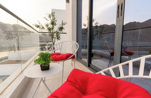 Al-Fujairah Villa | Al Dana Vitamin Sea Villa Spacious 5-bedroom villa in Fujairah with Private pool