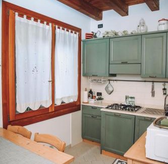 Refrontolo House | Al Moin Beds & Homes
