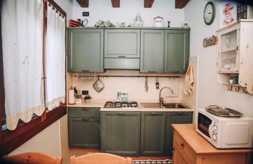 Refrontolo House | Al Moin Beds & Homes