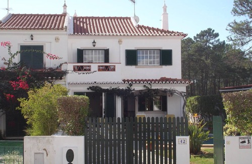 Retur House | AL41689 Lovely 5 Bed 3 Bath House With Pool Within Walking Distance of Beach.