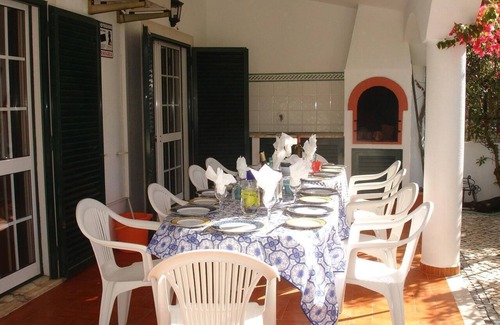 Retur House | AL41689 Lovely 5 Bed 3 Bath House With Pool Within Walking Distance of Beach.