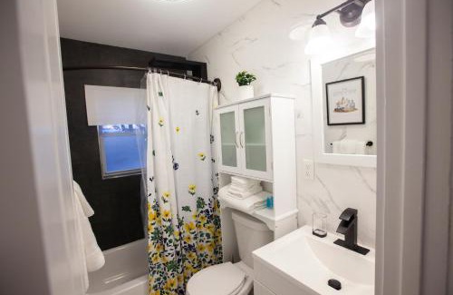 South Jamaica Apartment | Alafia- Cozy JFK Area Home - This property is a hosted property meaning the host live on site