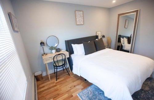 South Jamaica Apartment | Alafia- Cozy JFK Area Home - This property is a hosted property meaning the host live on site