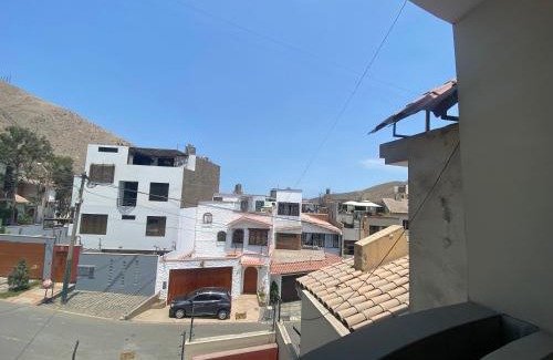Santiago de Surco House | Alamos view