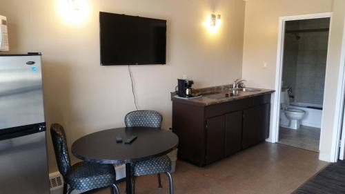 Fox Creek Hotel | Alaskan Motel
