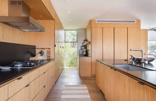 Venice House | Alberta Beach Loft - Modern Home with Rooftop & Spa