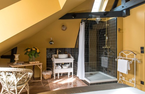 Dieppe Apartment | Albertine-Apartment-Ensuite with Shower