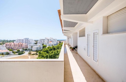 Montechoro Apartment | Albufeira Holidays Near The Strip