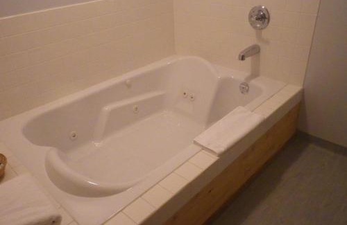 Haines Junction Hotel | Alcan Motor Inn