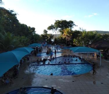Caldas Novas Apartment | Aldeia do Lago C104- Churrasqueira, bebidas liberadas nas piscinas, internet no ap, rampa no lago, pesqueiro, carregador carro elétrico
