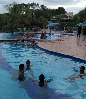 Caldas Novas Apartment | Aldeia do Lago C104- Churrasqueira, bebidas liberadas nas piscinas, internet no ap, rampa no lago, pesqueiro, carregador carro elétrico