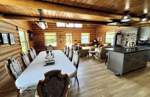 Eatonville House | Alder Lake Retreat Near Mt. Rainier, Sleeps 10, Swimming Pond, Jacuzzi, A/C,