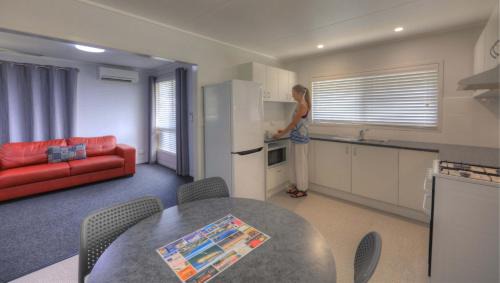 Alexandra Headland Resort | Alex Beach Cabins and Tourist Park