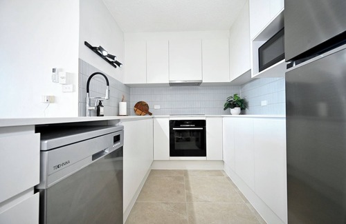 Sunshine Coast Apartment | Alex Heads, Prime Location, Stunning Views