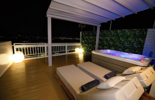 New Kypseli Apartment | Alex Suites Lycabettus Veiw with Outdoor Jacuzzi