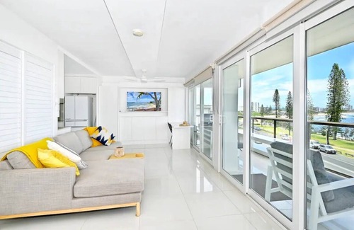Alexandra Headland Apartment | Alexandra Headland Ocean Dream - Stunning View ZA6