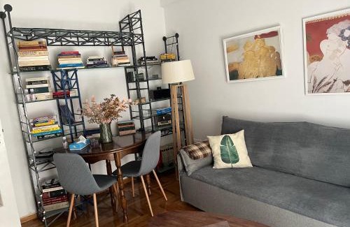 Goudi Apartment | Alex’s home next to Laiko