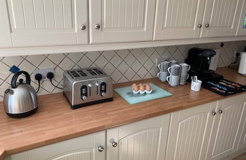 Fenny Bridges Cottage | Alfington Farm Cottage, full of charm & character