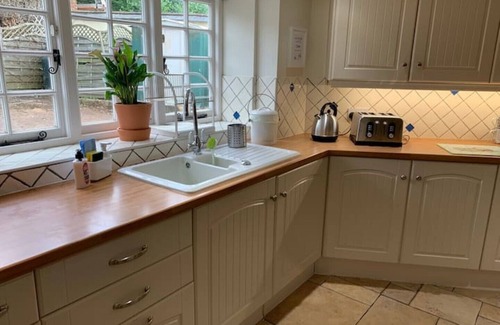 Fenny Bridges Cottage | Alfington Farm Cottage, full of charm & character