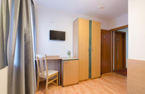 Csillaghegy Bed & Breakfast | Alfréd Panzió