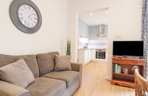 Alfreton Cottage | ALFRETON COTTAGE, pet friendly, with a garden in Alfreton