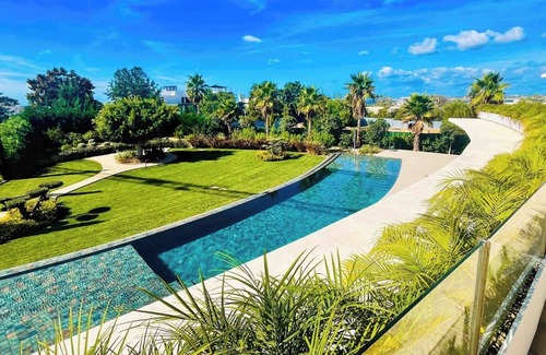 Salgados Villa | Algarve Escape with Pool, Gym and Rooftop Jacuzzi