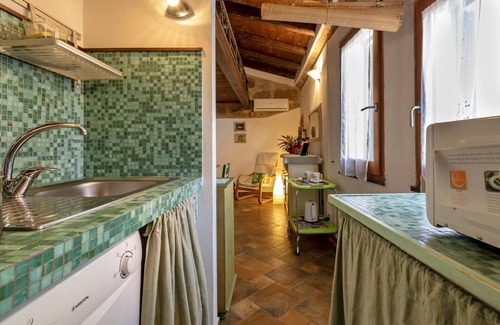 Alghero City Centre Apartment | Alghero Old Town, within the ancient walls, very close to sea. Topaz!