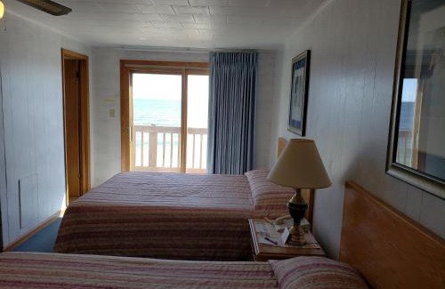 Algoma Hotel | Algoma Beach Motel