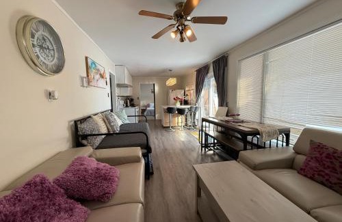 Highlands East Apartment | Algonquin S Lakeview 3BR H-Tub W-Stove Sandy Beach