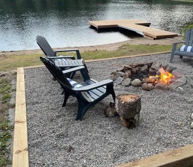 Algonquin Highlands House | Algonquin Waterfront Getaway With SW Sunsets