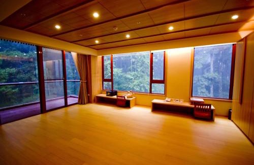 Zhongzheng Hotel | Alishan Hotel
