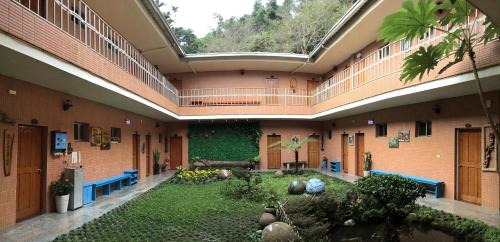 Fengshan Village Hotel | Alishan MinYue Hotel