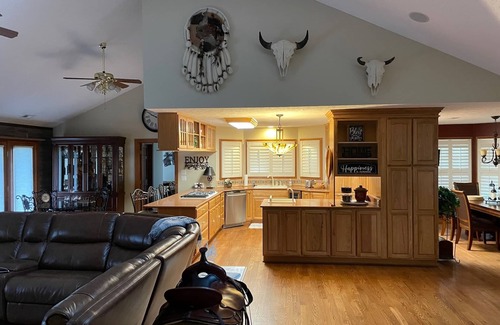 Lanexa House | All Aboard-Premier Home w/POOL by Williamsburg, Busch Gardens, Water Country USA