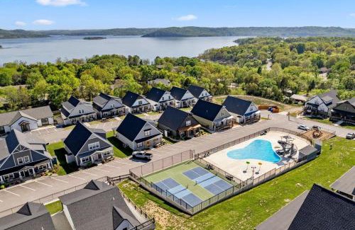 Hollister House | All Decked Out at Branson Cove